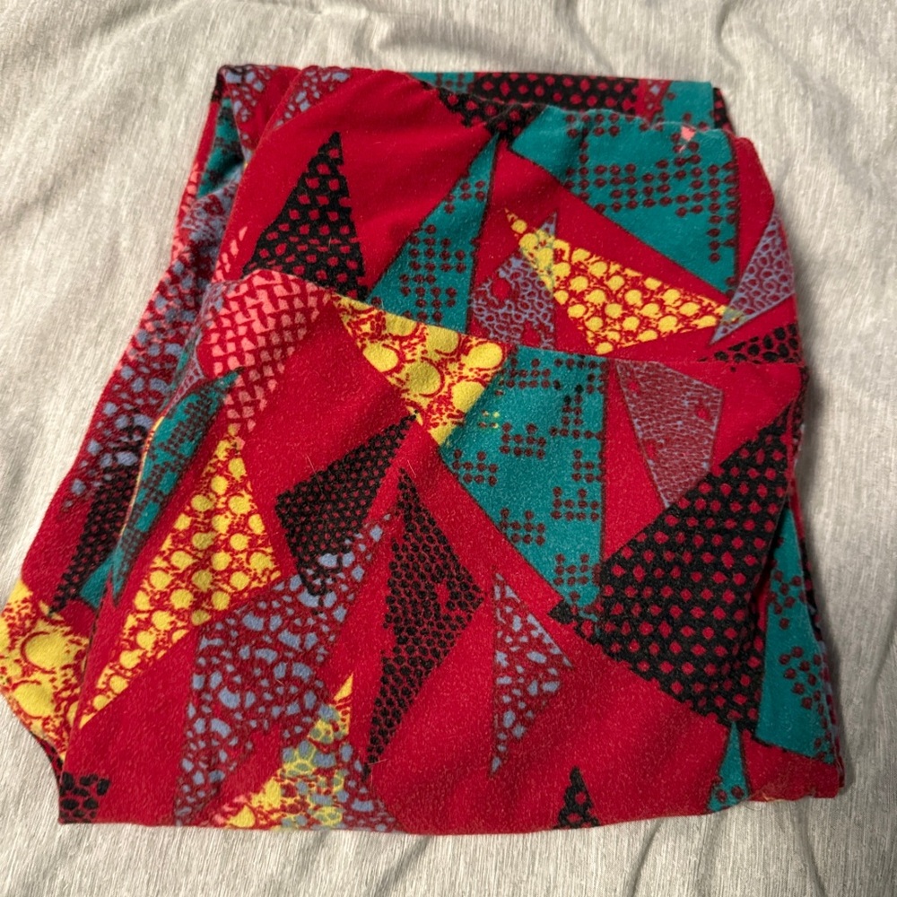 LuLaRoe Red and Teal Geometric Leggings
